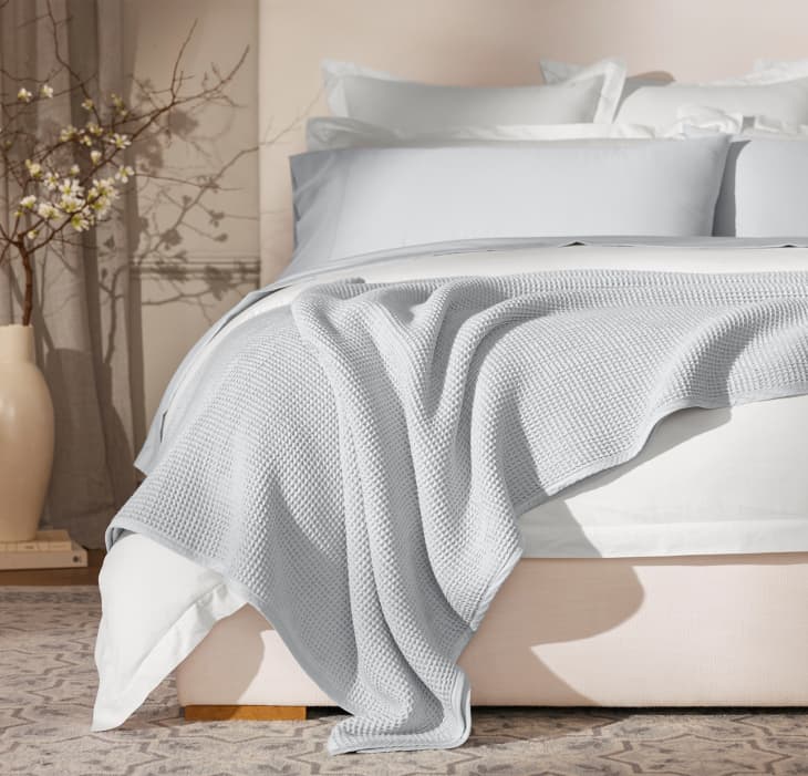 15 Best Lightweight Quilts and Comforters for 2024 Apartment Therapy