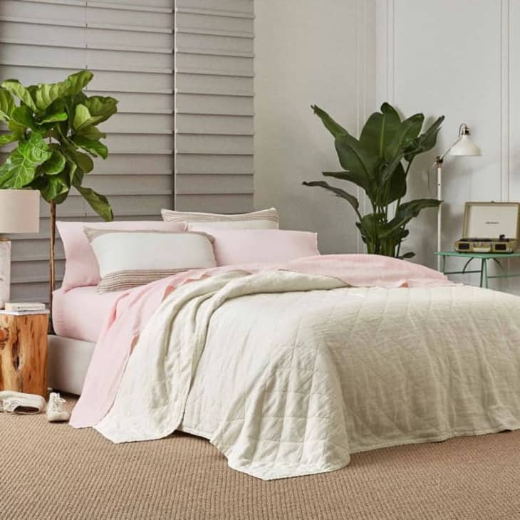 15 Best Lightweight Quilts and Comforters for 2022 Apartment Therapy