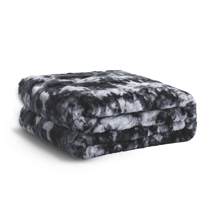 10 Best Faux Fur Throw Blankets of 2021 Apartment Therapy