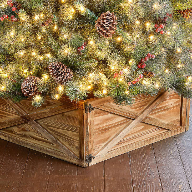 What Are Christmas Tree Collars & 17 of Our Favorite Picks Apartment