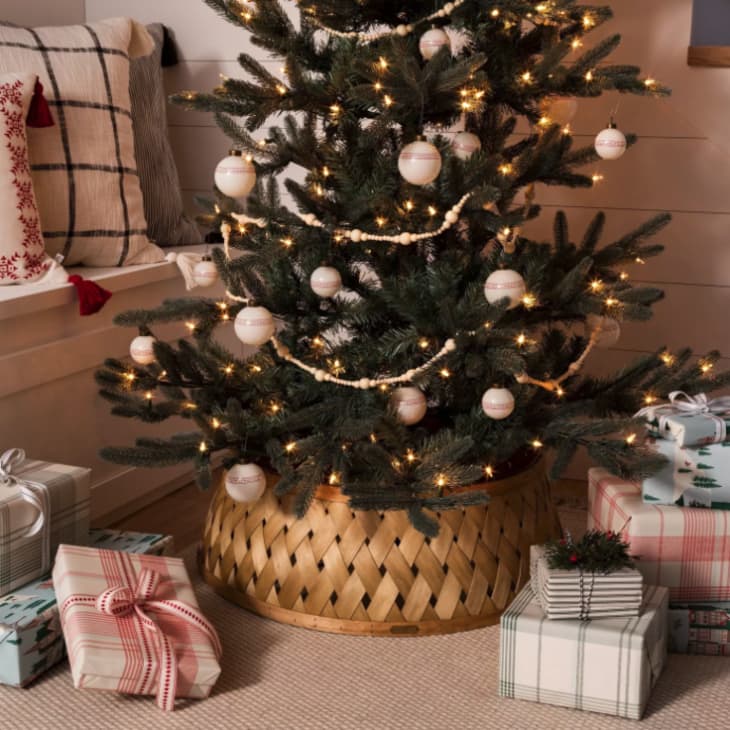 What Are Christmas Tree Collars & 15 of Our Favorite Picks Apartment Therapy