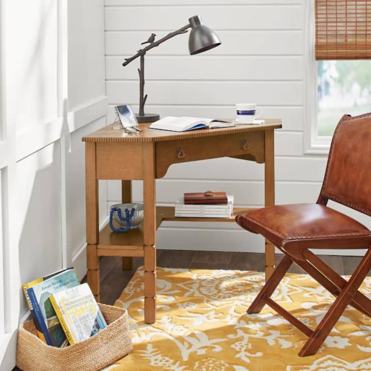 12 Best Corner Tables for 2022 (Triangle, Tripod, Desks) Apartment