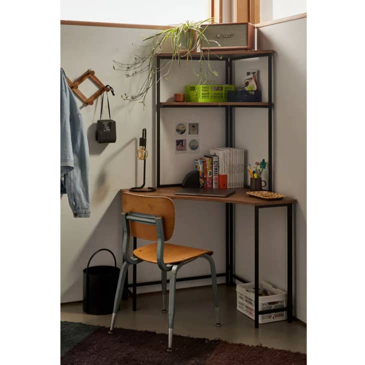 14 Best Corner Desks for Small Spaces in 2024 Apartment Therapy