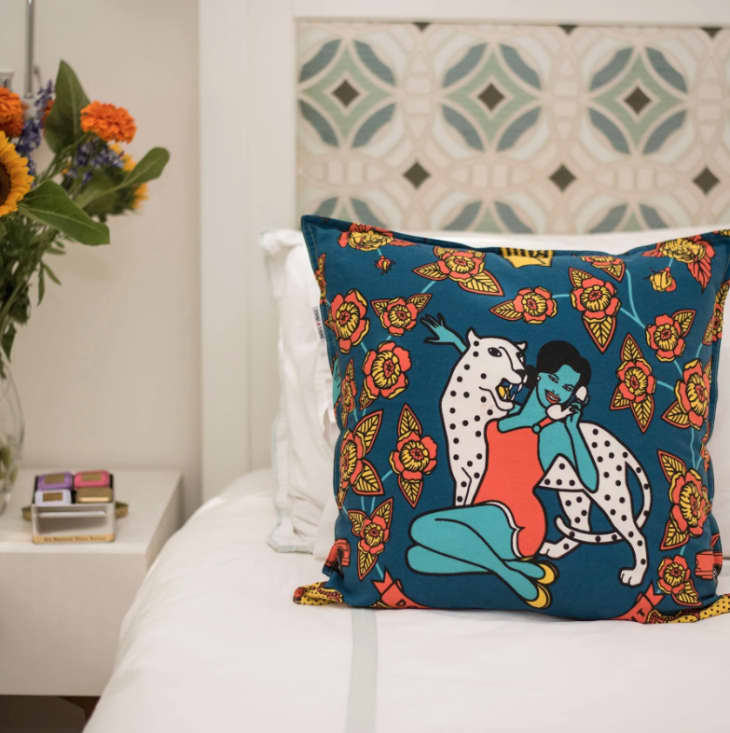 Decorative sales pillow companies