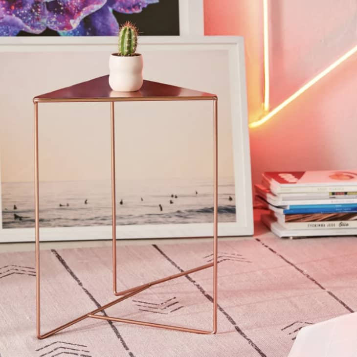 12 Best Corner Tables for 2022 (Triangle, Tripod, Desks) Apartment