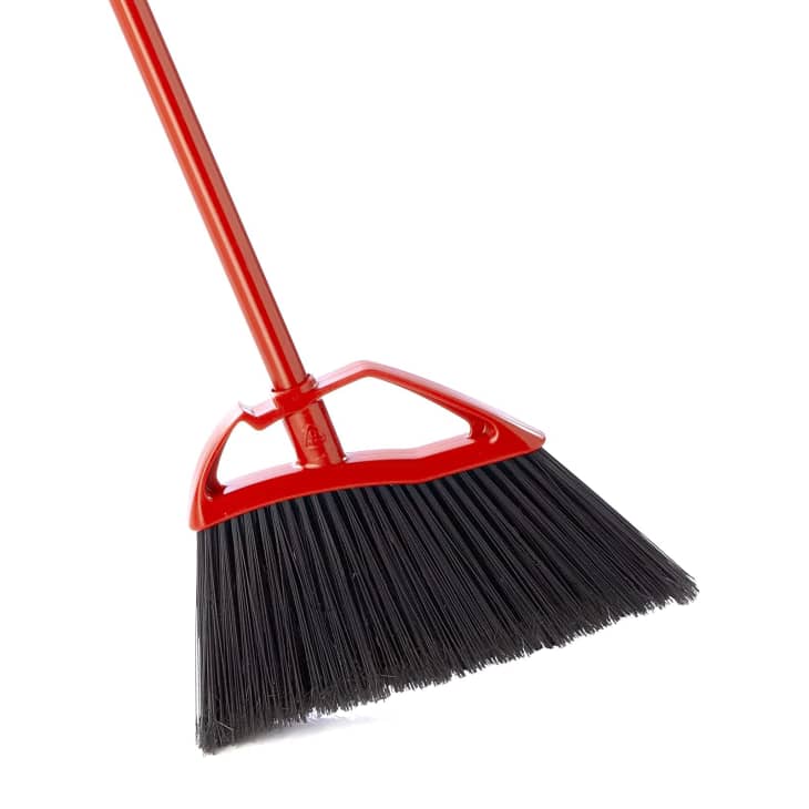 How to Clean a Bathtub with Dish Soap and a Broom Apartment Therapy