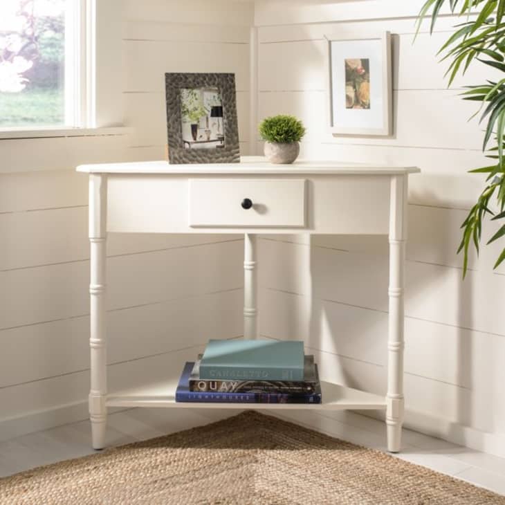Corner sale room table