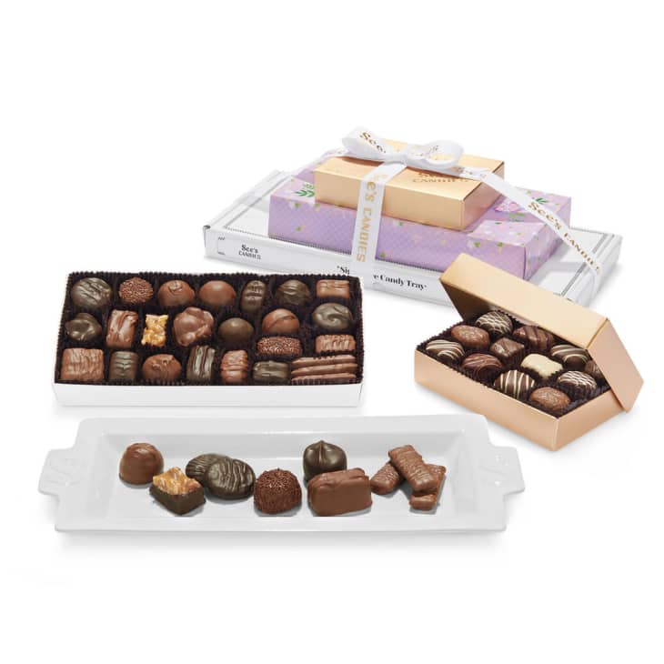 10 Best Mother's Day Gift Baskets 2023 Fruit, Wine, Flowers, Spa Apartment Therapy