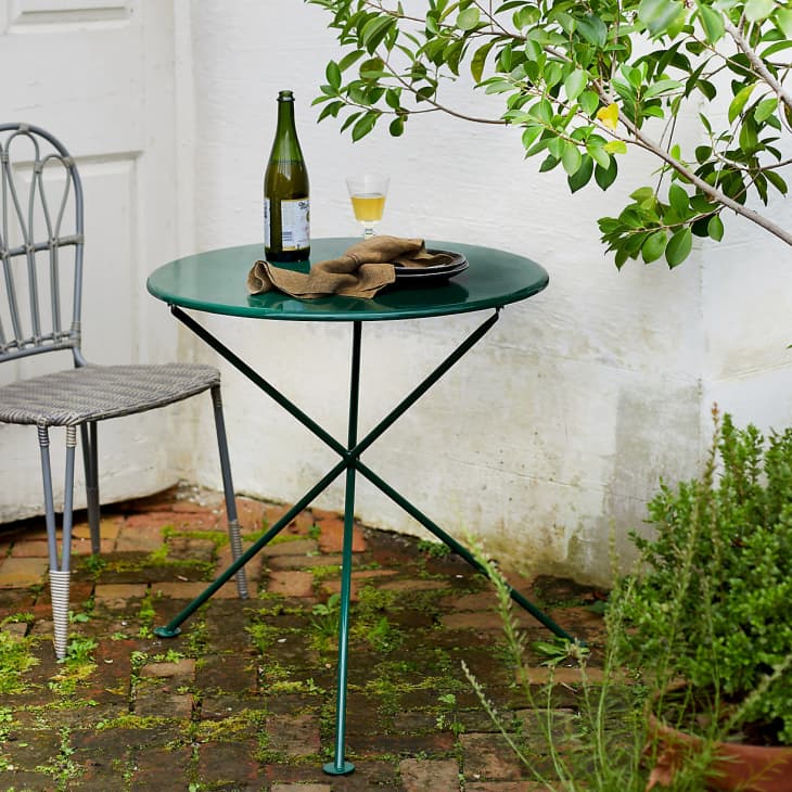 Walmart table discount and chairs outside