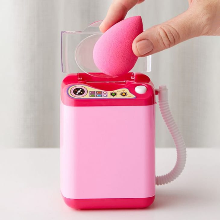 Wash outlet beauty blender
