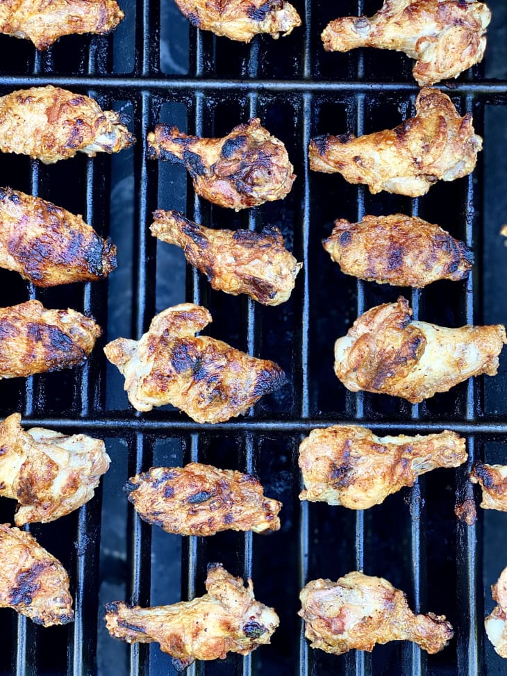 Photograph of grilled chicken wings on the outdoor grill.