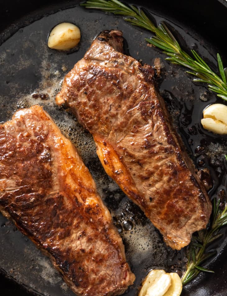 How to Cook a Steak on the Stove Top Without Oil
