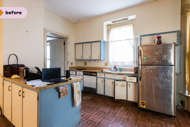 A photo of Dana McMahan's kitchen before a renovation.