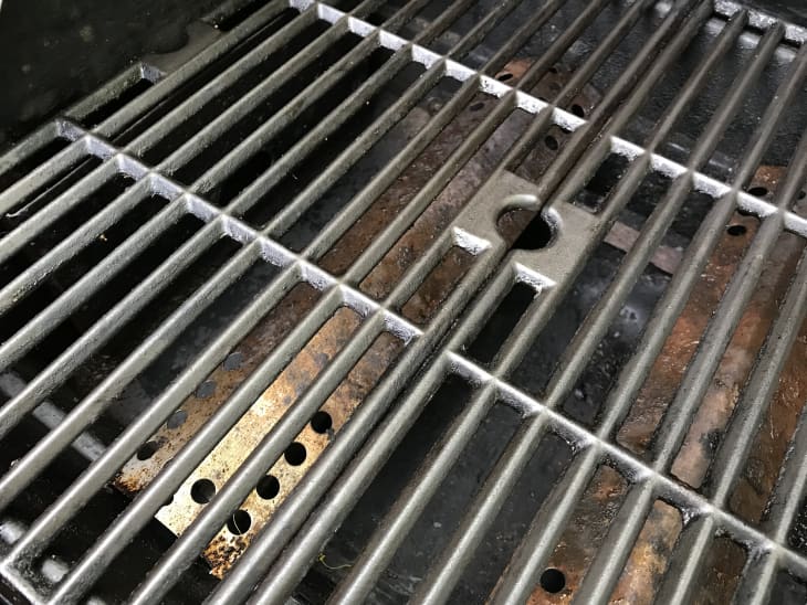clean grill with oven cleaner