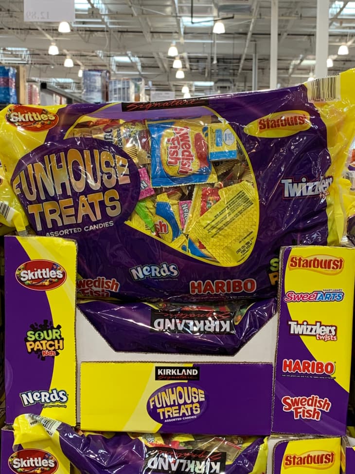 Halloween Candy Chart. Lonely chocolate M&Ms in the corner : r/Costco