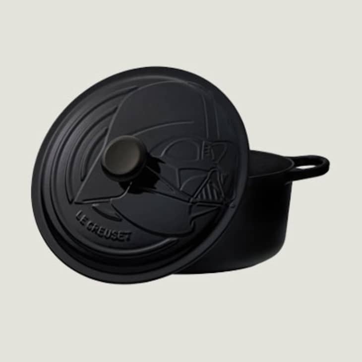 https://cdn.apartmenttherapy.info/image/upload/f_auto,q_auto:eco,w_730/k%2FEdit%2F2019-10-Star-Wars-Le-Creuset%2Fdarth_vader_dutch_oven