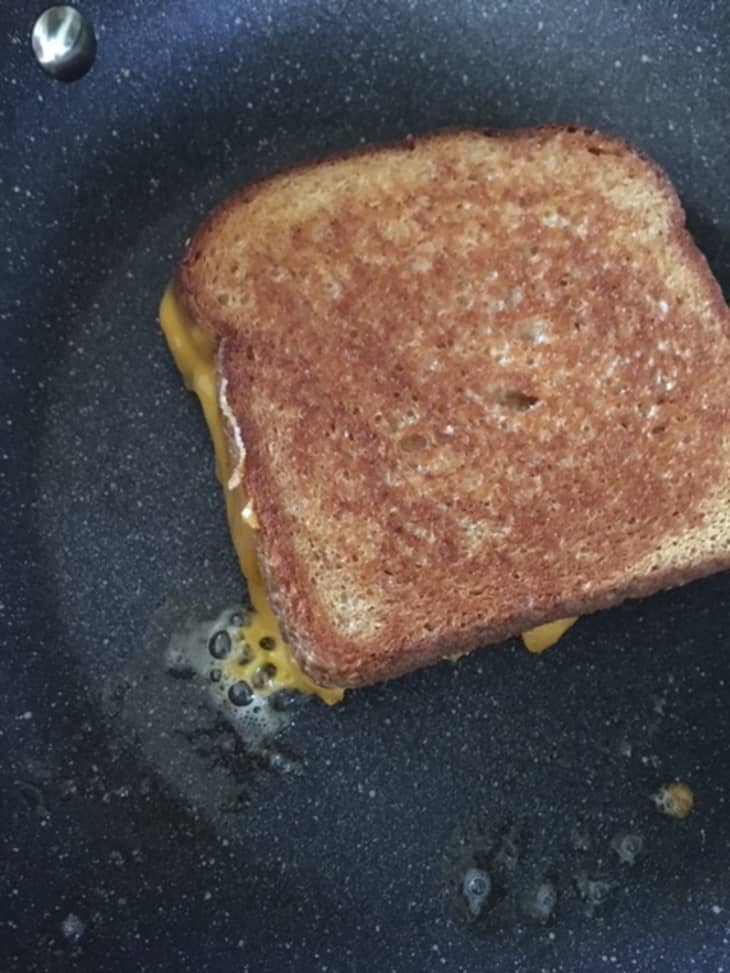 https://cdn.apartmenttherapy.info/image/upload/f_auto,q_auto:eco,w_730/k%2FEdit%2F2020-02-Granite-Rock-Fry-Pan%2Fgrilled_cheese