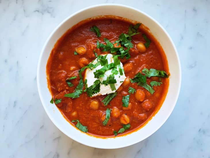 chickpea curry in bowl
