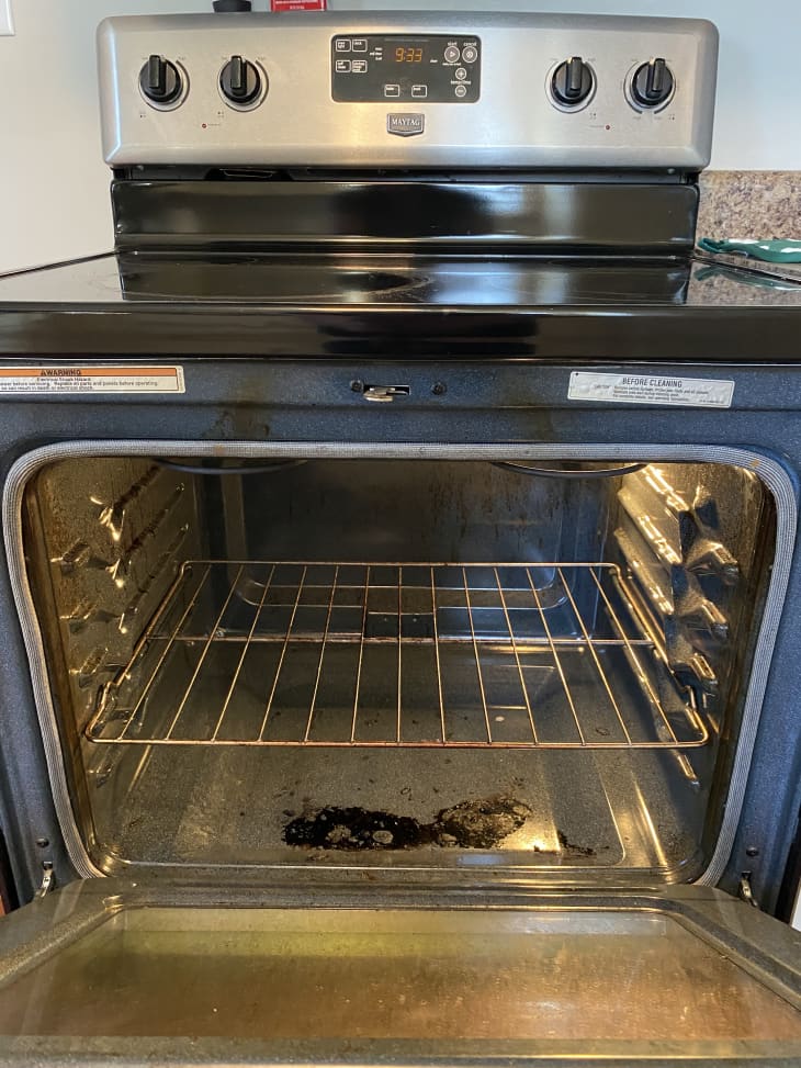 I Cleaned My Oven with Steamed Water and Vinegar — Here's How It