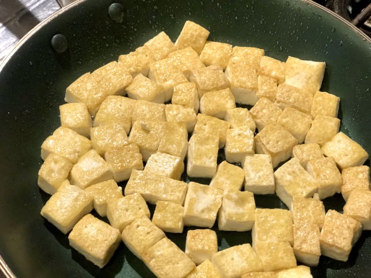 tofu in Material fry pan