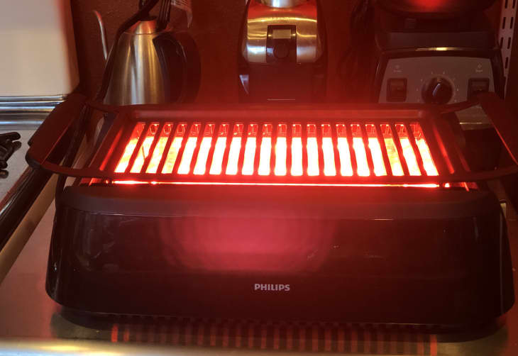 https://cdn.apartmenttherapy.info/image/upload/f_auto,q_auto:eco,w_730/k%2FEdit%2F2021-06-Philips-Indoor-Grill-Review%2FPhillips1