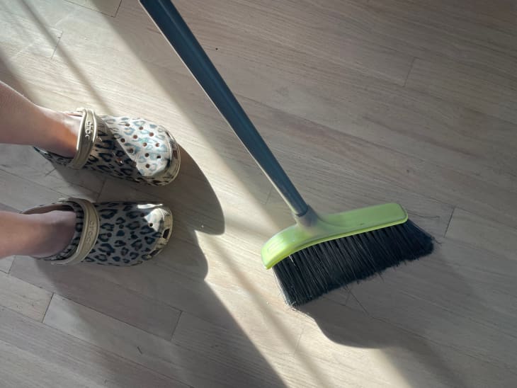 The Best Broom / Sweeping Brush For Hard Floors