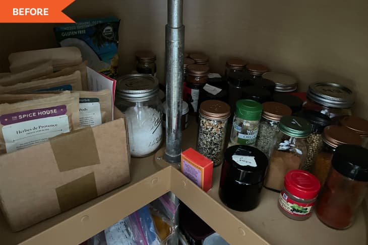 https://cdn.apartmenttherapy.info/image/upload/f_auto,q_auto:eco,w_730/k%2FEdit%2F2022-03-Williams-Sonoma-Spice-Organization%2Fbefore1-flag