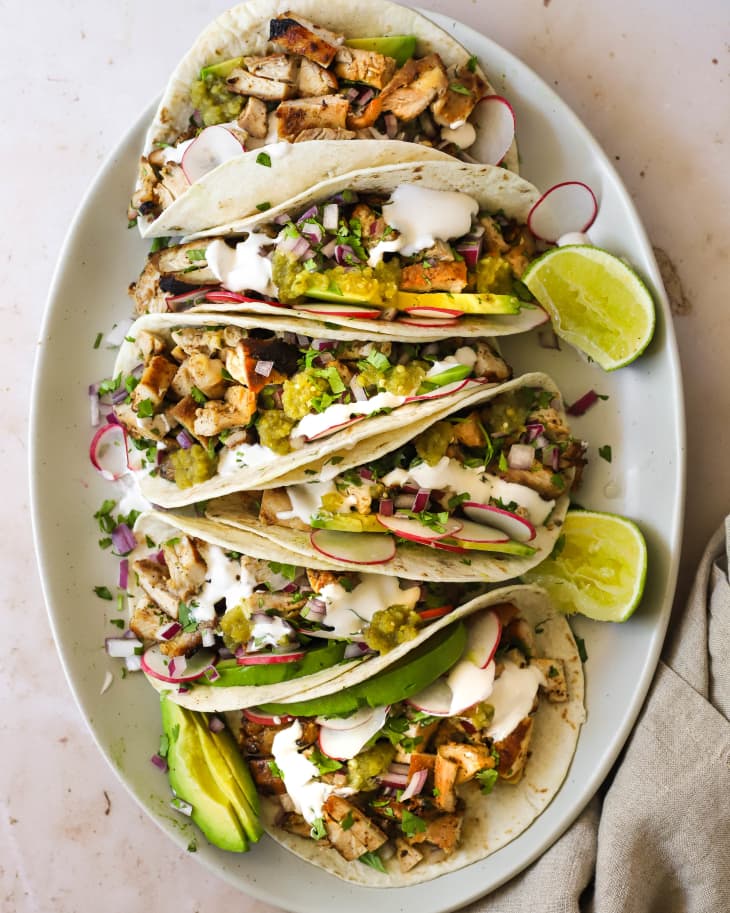Plate of grilled chicken tacos.