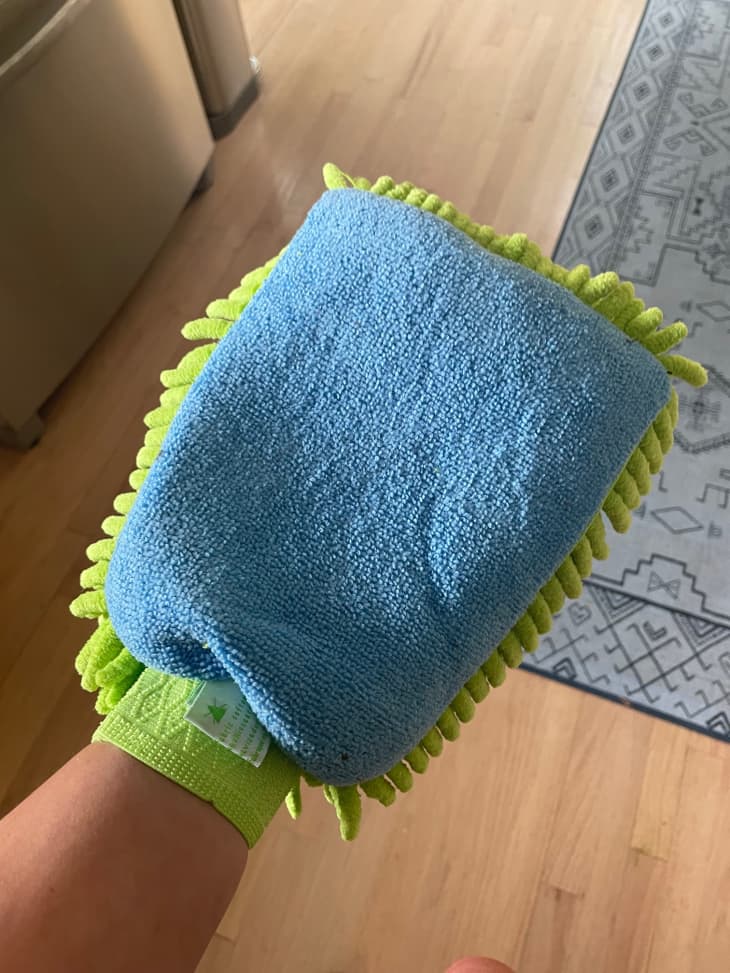 Quickie dusting mitt