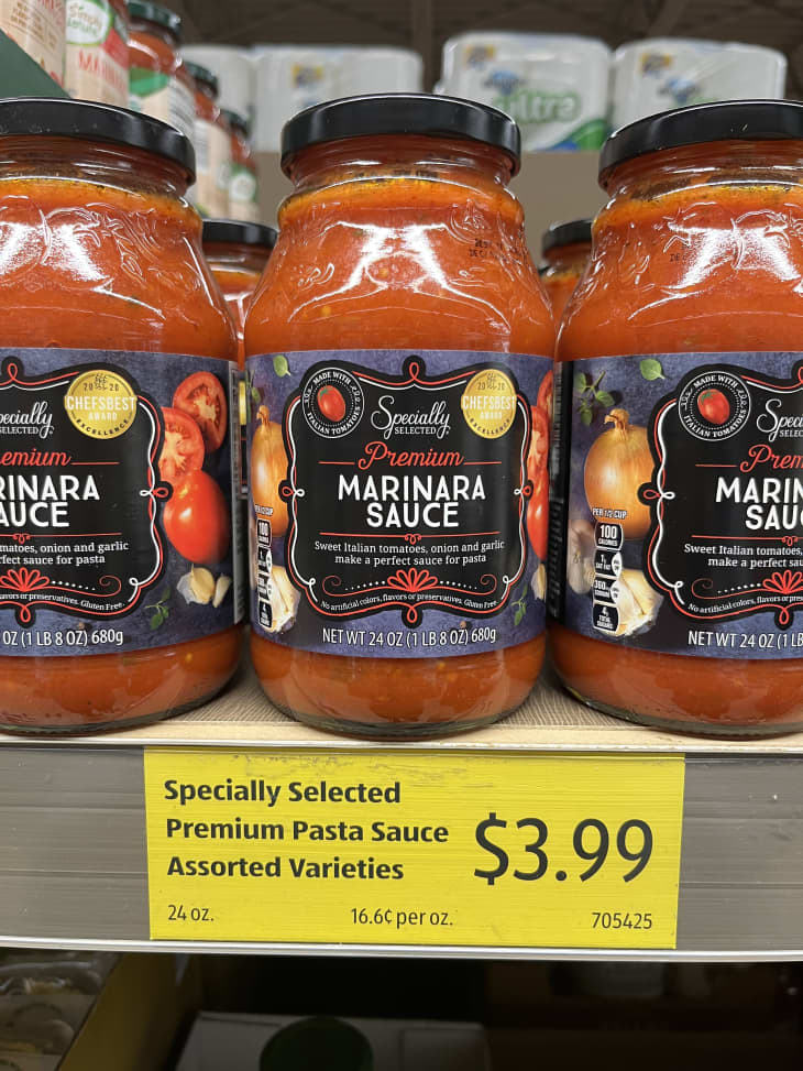 Marinara sauce on the shelf at Aldi's grocery store.