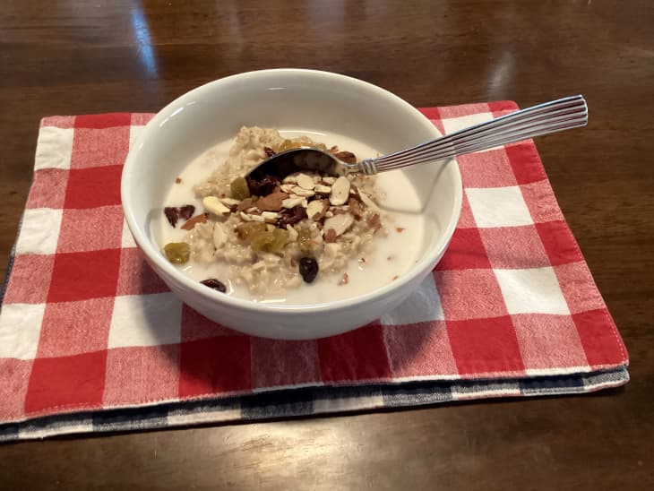 Grocery diary meal: bowl of oatmeal