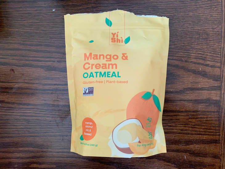 Yí Shì Mango and Cream Oatmeal package on surface.