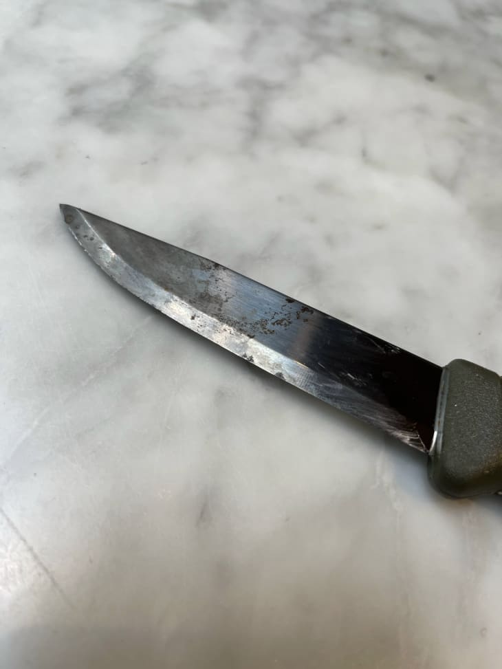 A rusted and scuffed knife before hack.