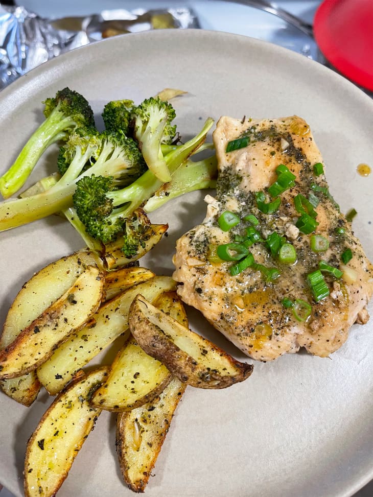 EveryPlate meal kit of salmon with potato wedges and broccoli.