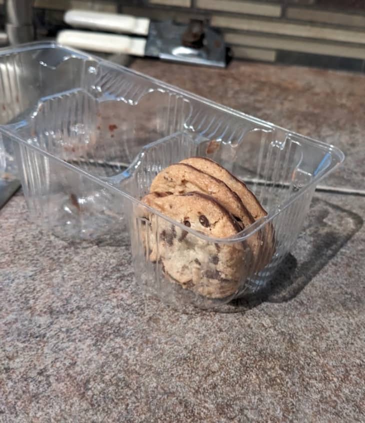 3 cookies in plastic packaging