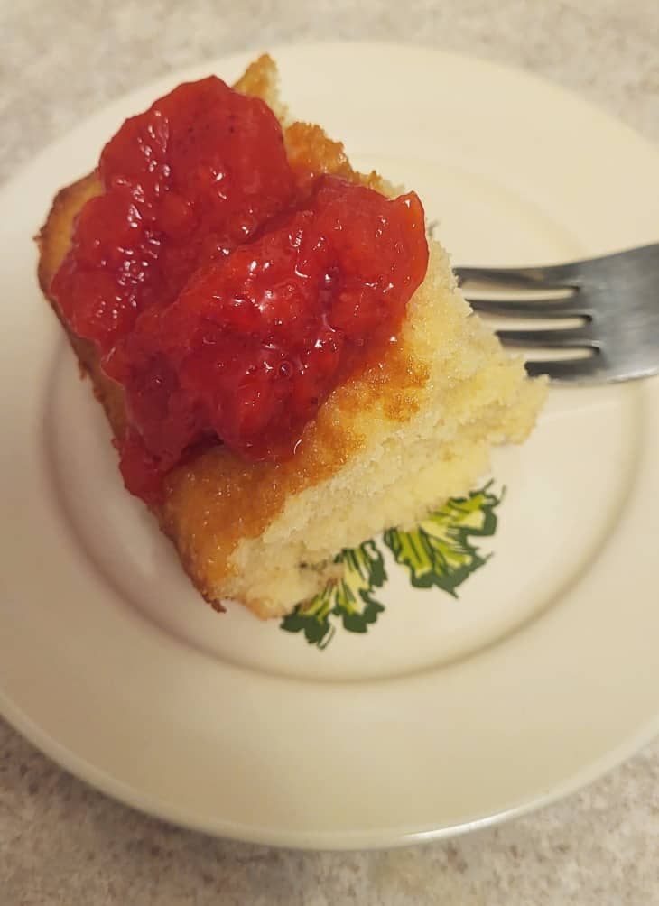 Cake with preserve topping