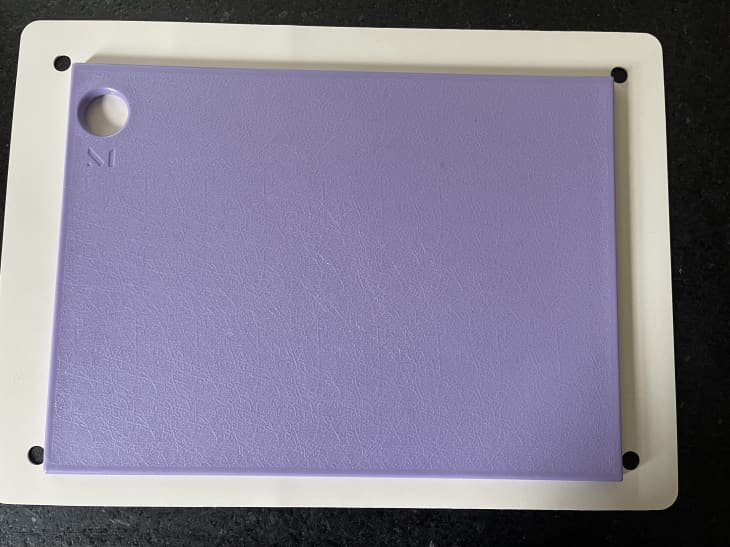cutting board on non-slip cutting board mat