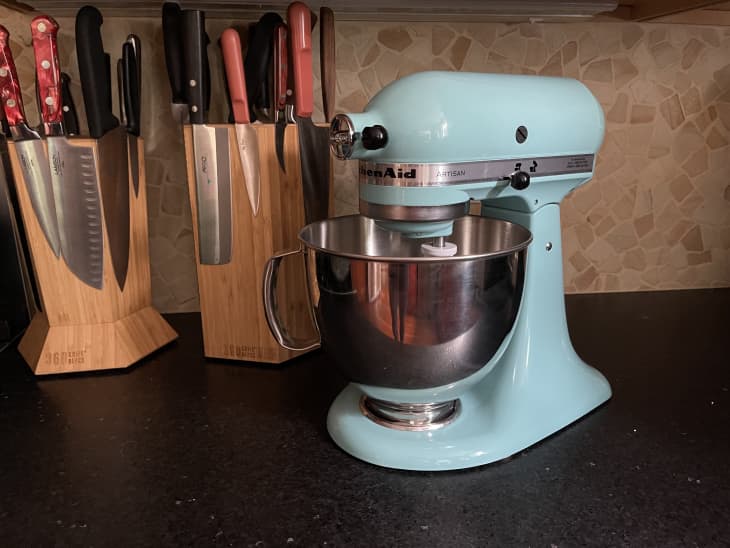 The aqua color on this KitchenAid Professional Series Knife Block