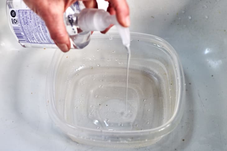I Tried 5 Ways of Cleaning Stained Plastic Food Containers