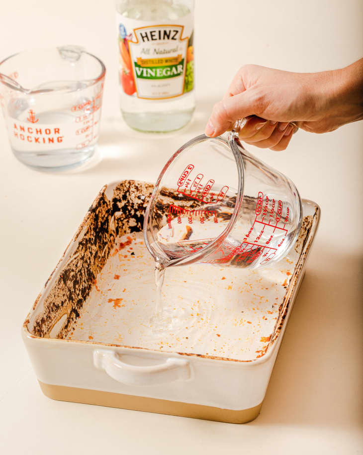 Pouring vinegar and water mixture into casserole dish