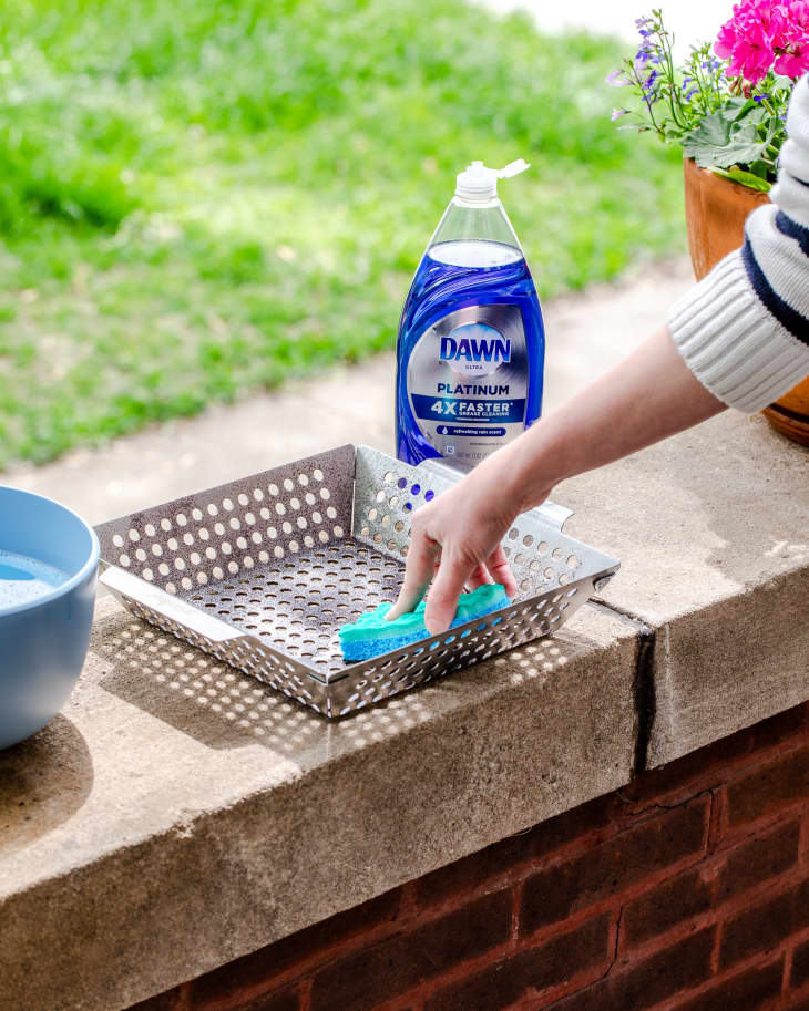 Cleaning grill basket with dawn liquid soap