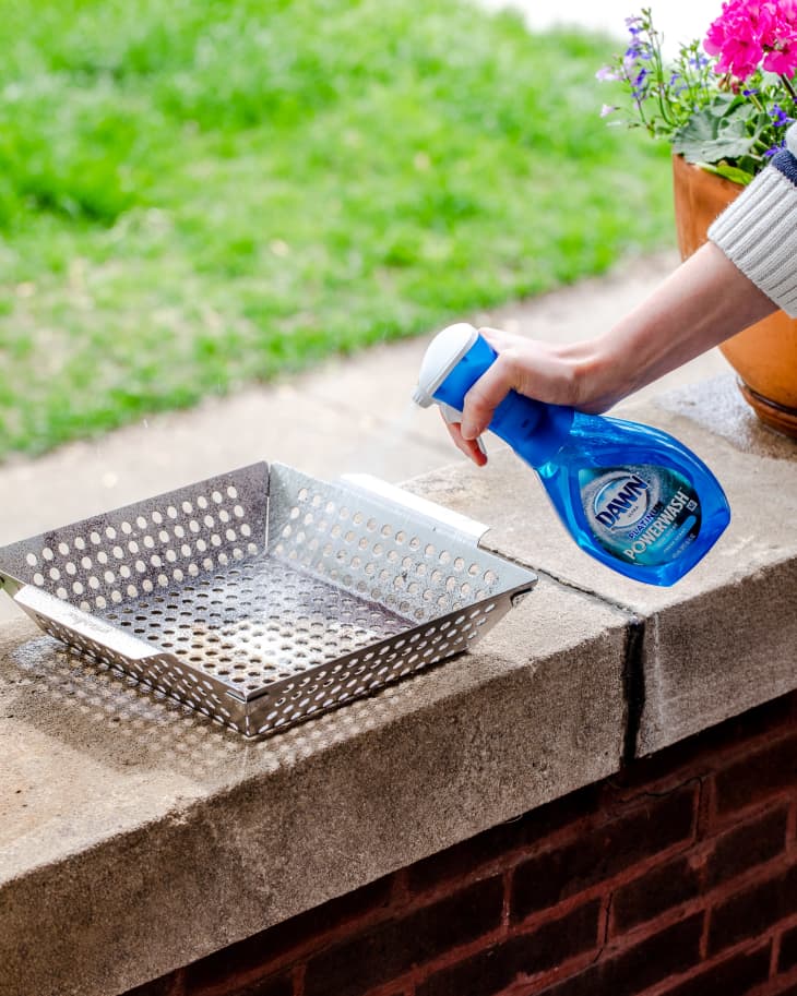 Using Dawn cleaning spray to clean grill basket