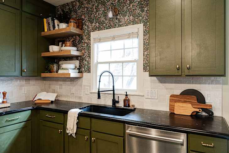 The 12 Best Green Kitchen Cabinet Paint Colors, According to Designers ...
