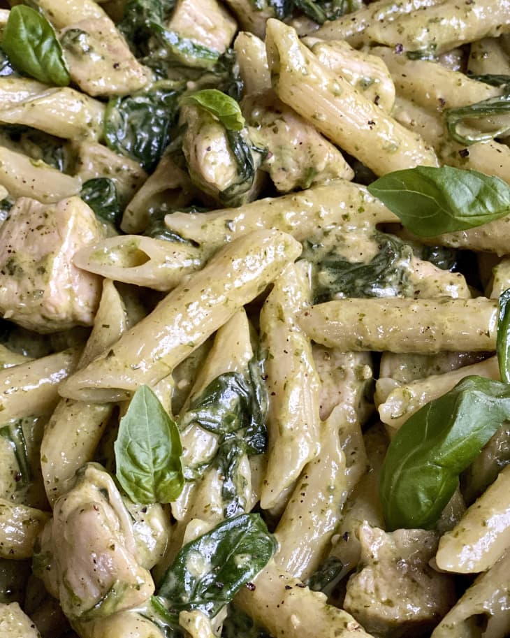 penne with chicken and pesto sauce with green vegetables tossed together