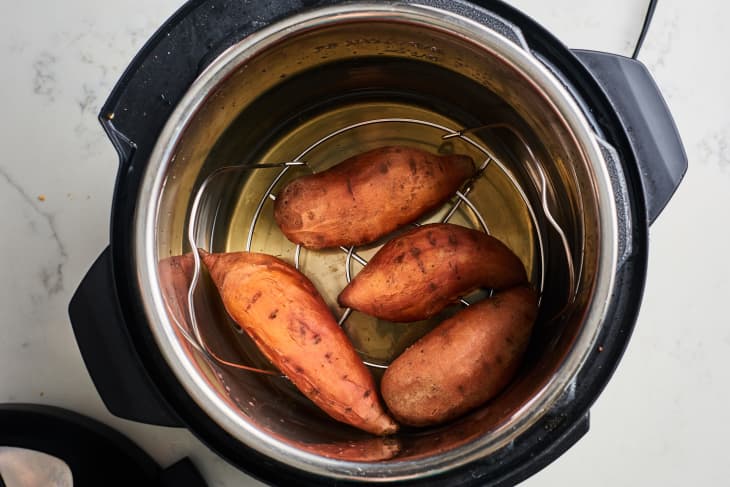 https://cdn.apartmenttherapy.info/image/upload/f_auto,q_auto:eco,w_730/k%2FPhoto%2FRecipes%2F2020-01-How-to-Make-the-Best-Instant-Pot-Sweet%20Potatoes%2FHow-to-Make-the-Best-Instant-Pot-Sweet_Potatoes_101
