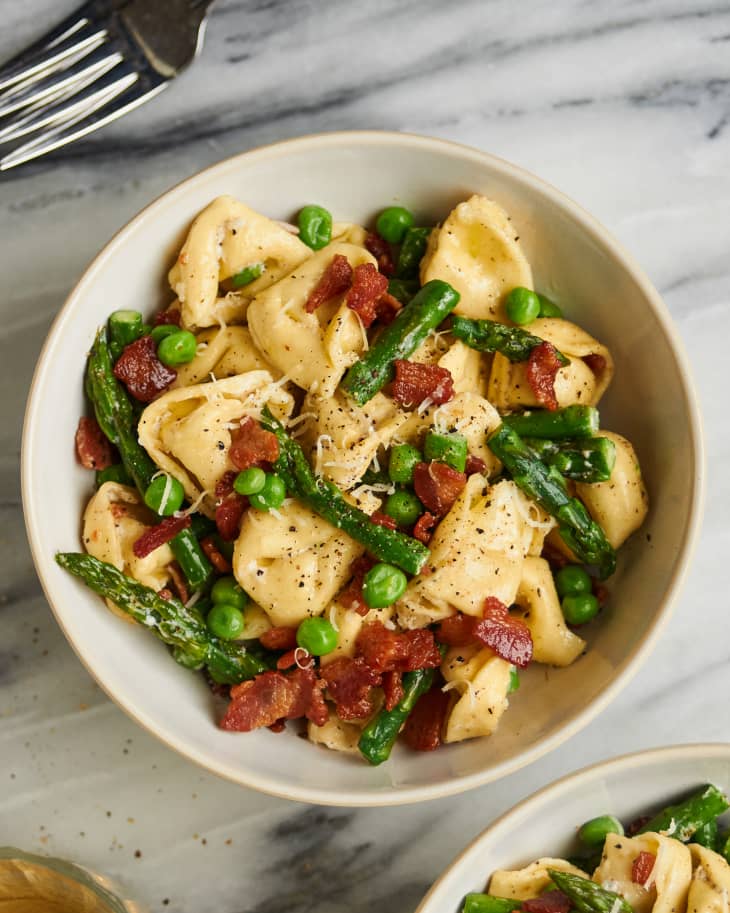 Creamy tortellini skillet with asparagus and peas and bacon