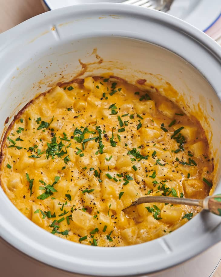 Slow Cooker Cheesy Potatoes Recipe Easy Crock Pot Cheesy Potato Method Kitchn
