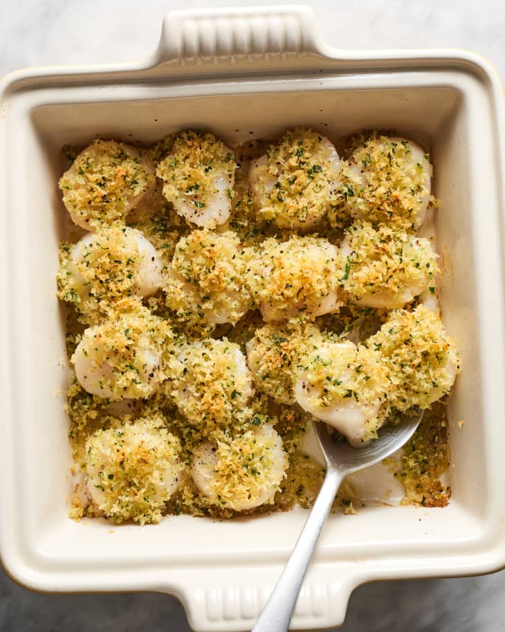 baked scallops in the baking dish