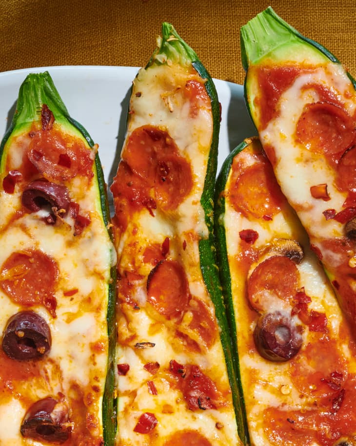 Zucchini pizza boats