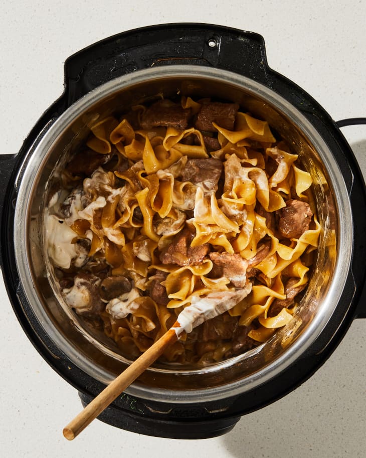 https://cdn.apartmenttherapy.info/image/upload/f_auto,q_auto:eco,w_730/k%2FPhoto%2FRecipes%2F2023-01-instant-pot-beef-stroganoff%2F2022-instant-pot-beef-stroganoff__1082